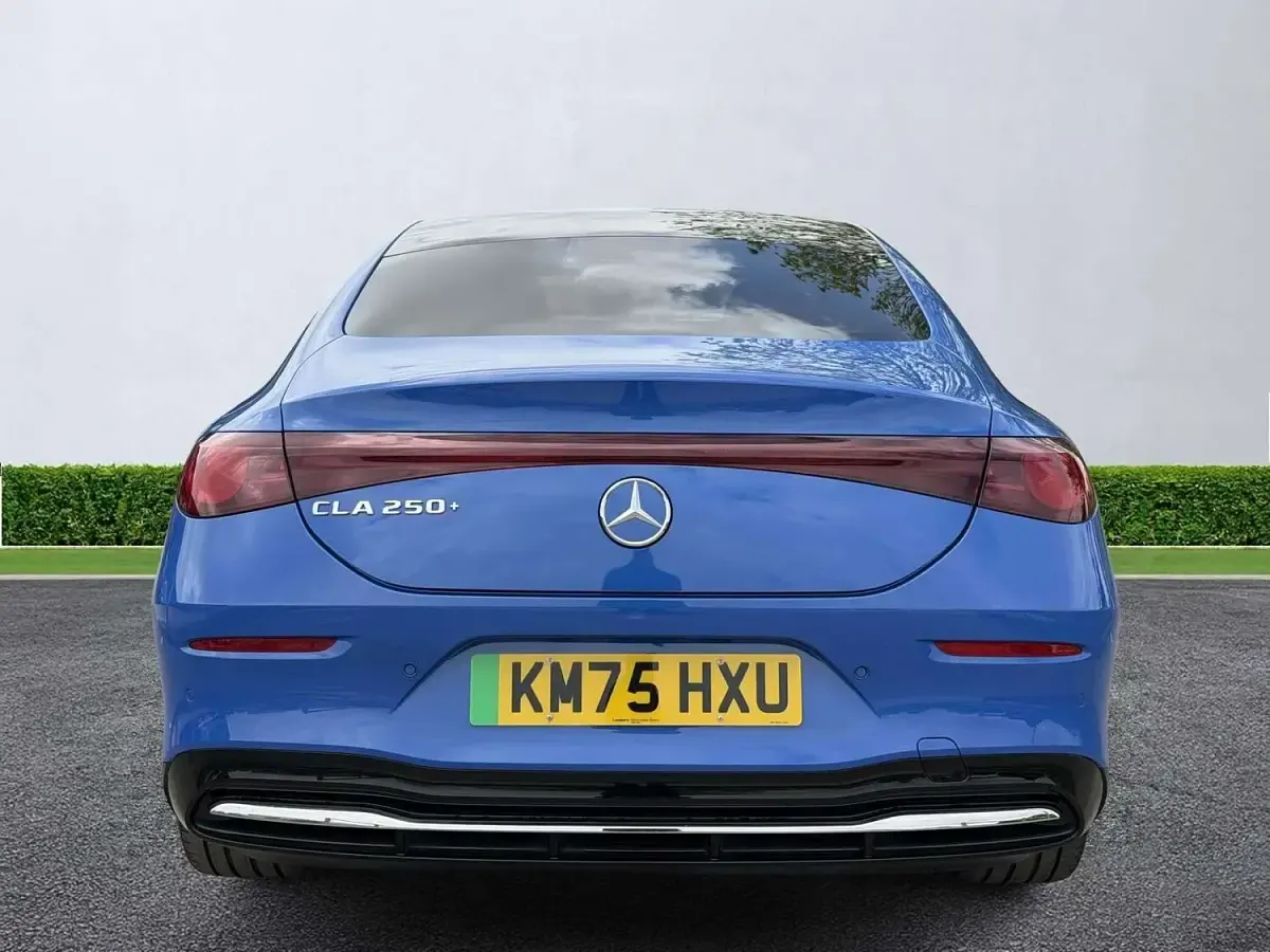 Begagnad Mercedes CLA 250+ 200 kW (272 HK) 2025 Blå Sedan