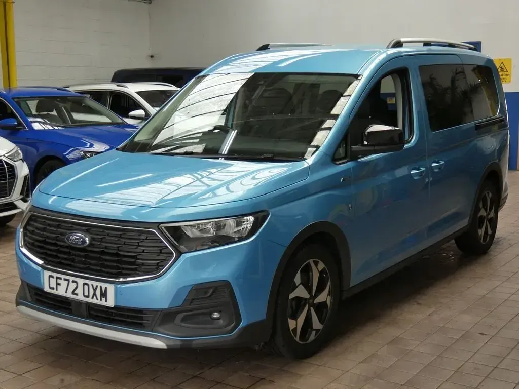 Used Ford Grand Tourneo Connect Active 122 HP (89 kW) 2023 Blue MPV