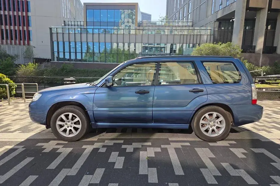 Begagnad Subaru Forester 2007 Blå SUV