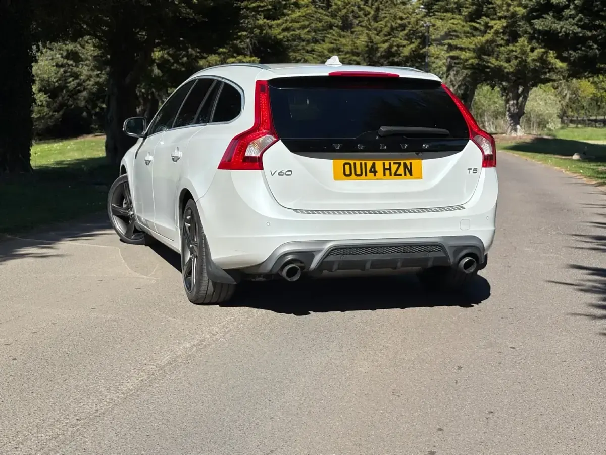 Usado Volvo V60 R-Design 197 CV (144 kW) 2014 Blanco Familiar