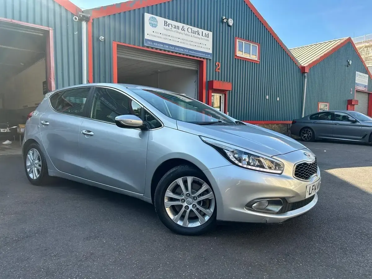 Used Kia Ceed 128 HP (94 kW) 2014 Silver Hatchback