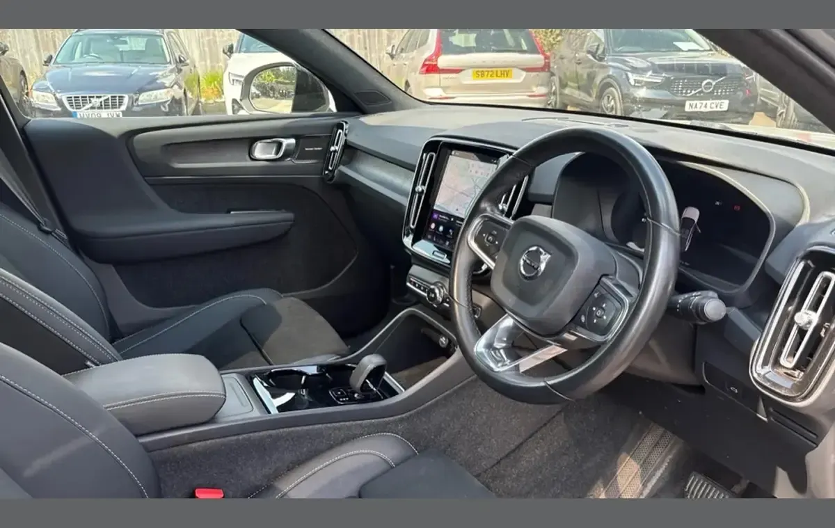 Usado Volvo C40 Ultimate 169 kW (231 CV) 2023 Plateado SUV