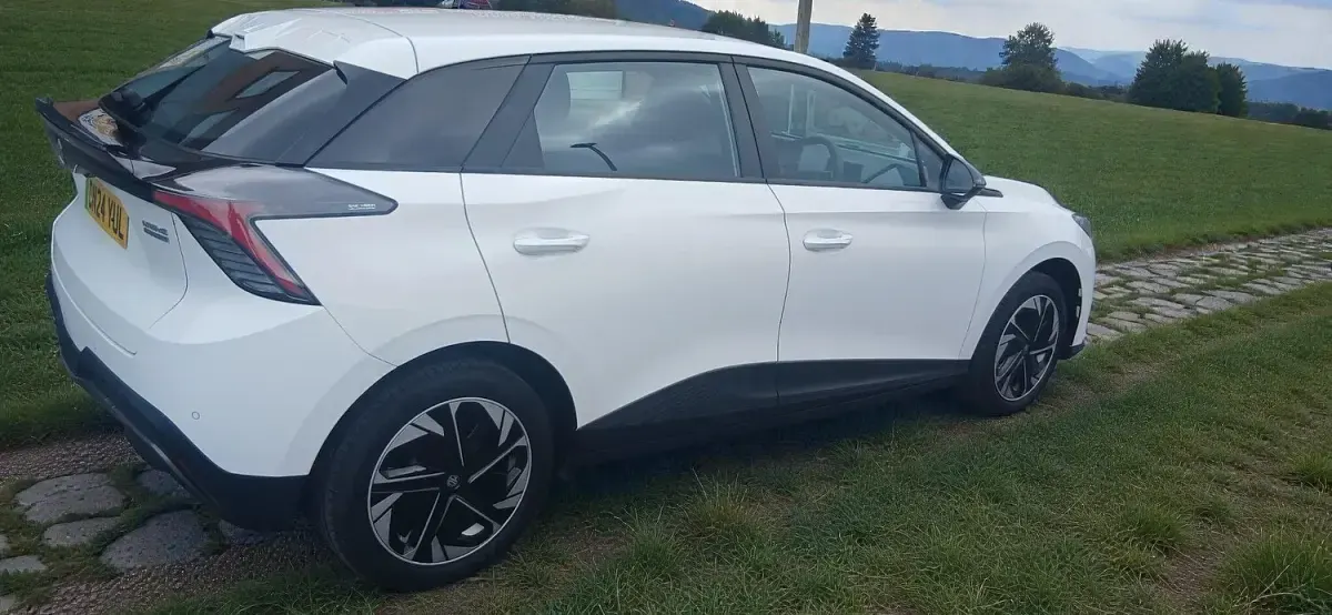 Used MG MG4 EV SE 63 kW (87 HP) 2024 White Hatchback