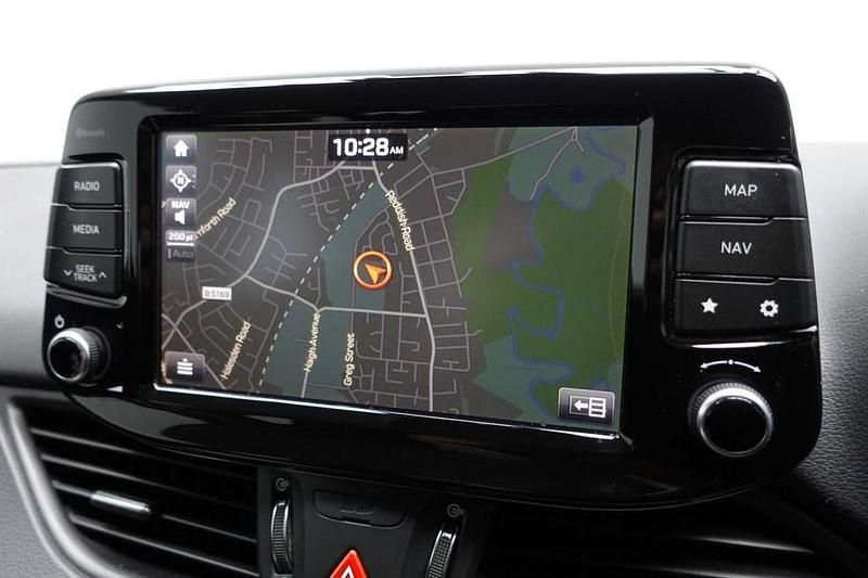 Used Hyundai i30 SE 140 HP (102 kW) 2019 Silver Hatchback