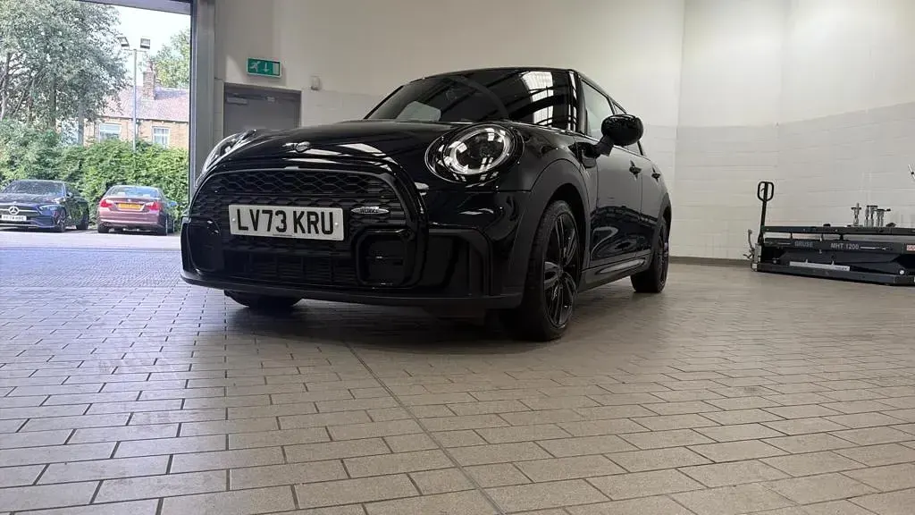Used Mini Cooper Hatch 134 HP (98 kW) 2023 Black Hatchback