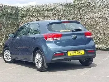 Begagnad Kia Rio 2019 Blå Halvkombi