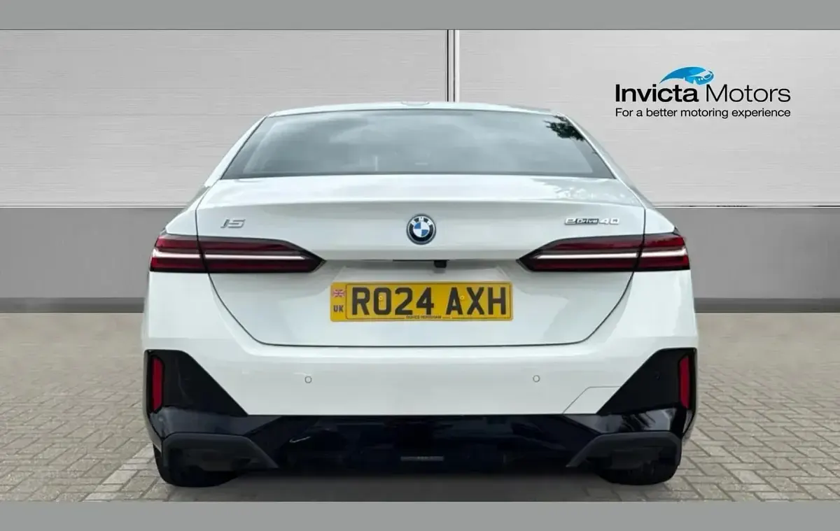 Used BMW i5 M Sport 250 kW (340 HP) 2024 White Sedan