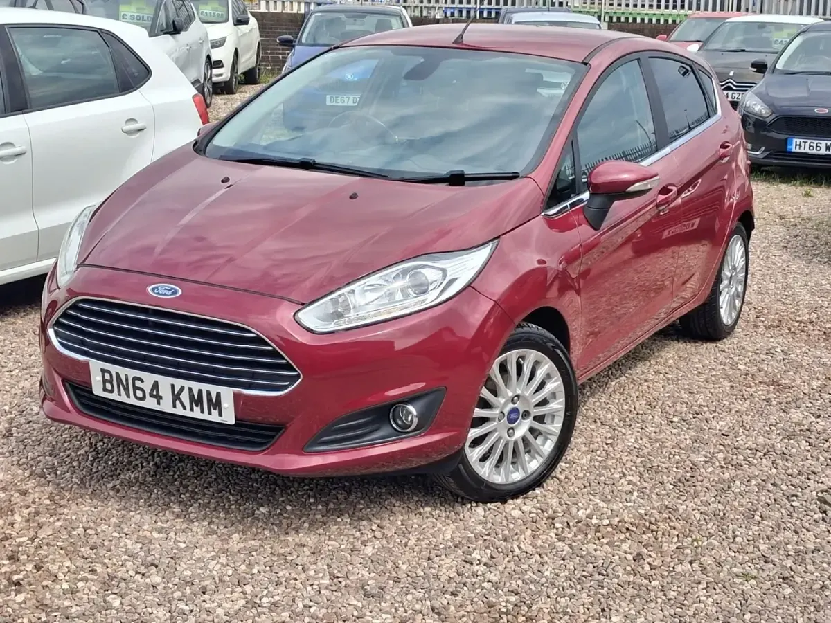 Używany Ford Fiesta Titanium 2014 Czerwony Hatchback