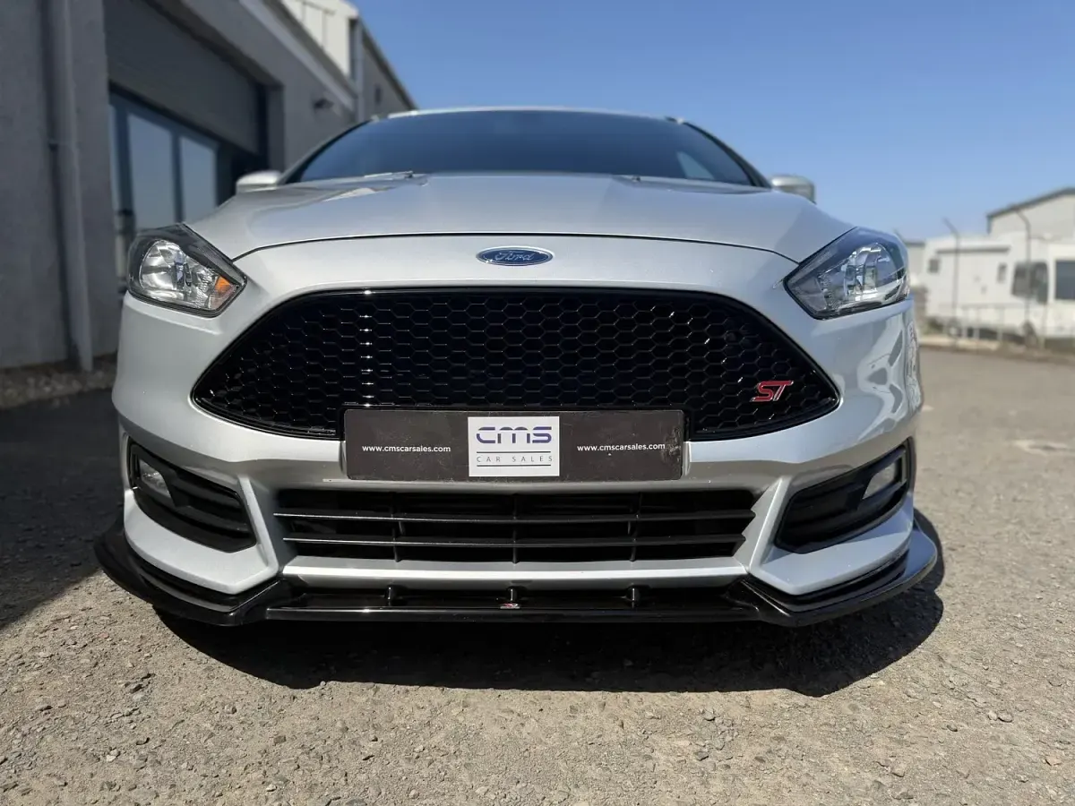 Used Ford Focus ST 250 HP (183 kW) 2017 Silver Hatchback