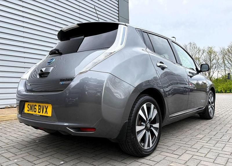 Used Nissan Leaf Tekna 80 kW (109 HP) 2016 Grey Hatchback