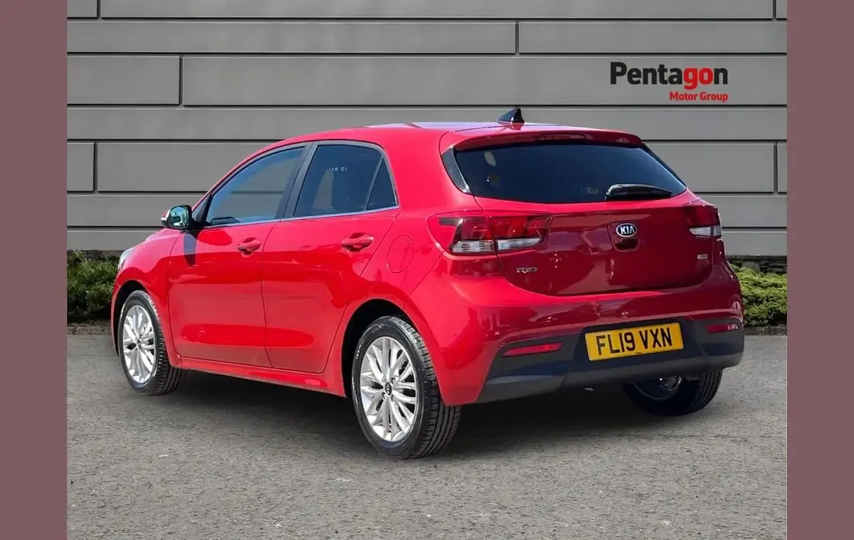Used Kia Rio 99 HP (72 kW) 2019 Red Hatchback