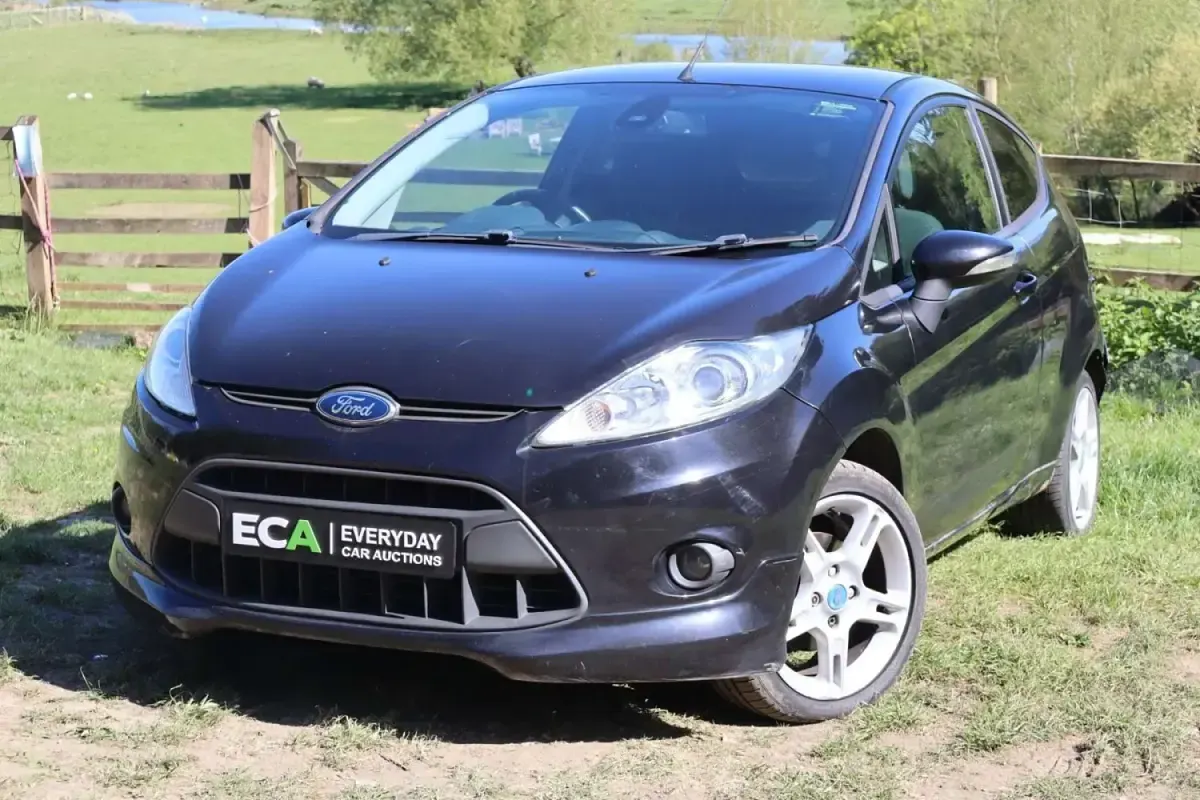 Usado Ford Fiesta Zetec 95 HP (69 kW) 2012 Preto Citadino