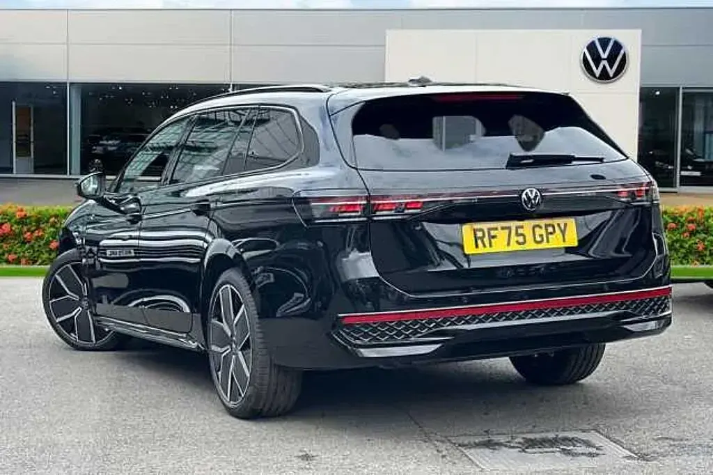 Ny VW Passat Black Edition 203 HK (149 kW) 2025 Svart Kombi