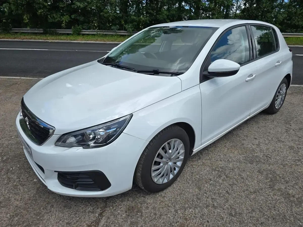 Used Peugeot 308 Access 100 HP (73 kW) 2018 White Hatchback