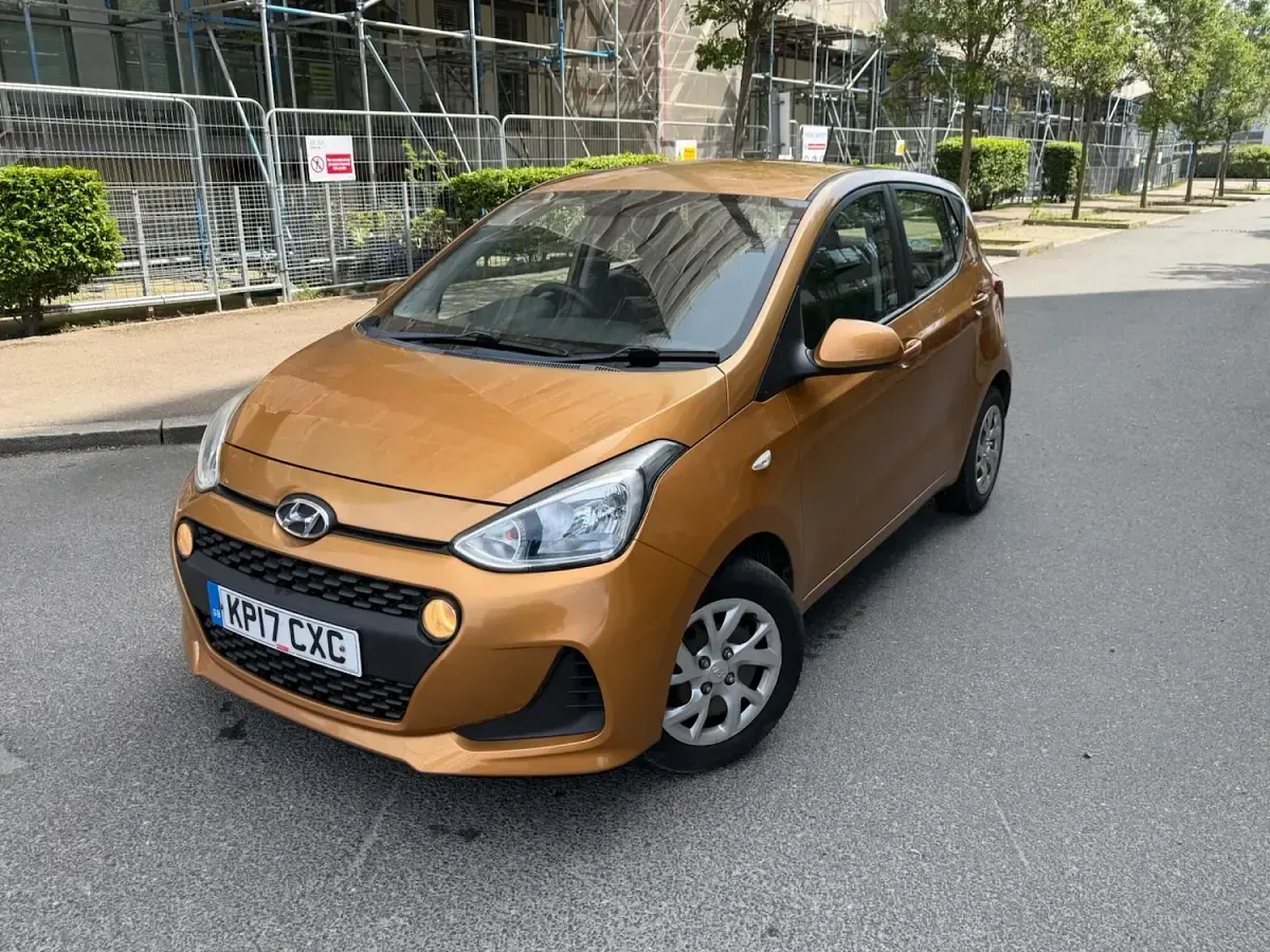 Used Hyundai i10 SE 87 HP (63 kW) 2017 Orange Hatchback