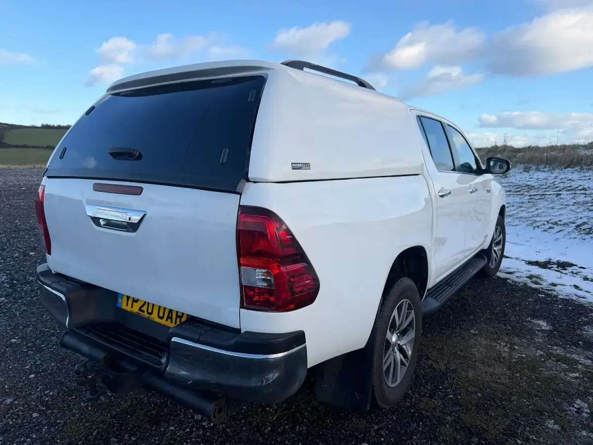 Used Toyota HiLux 150 HP (110 kW) 2020 White Pickup