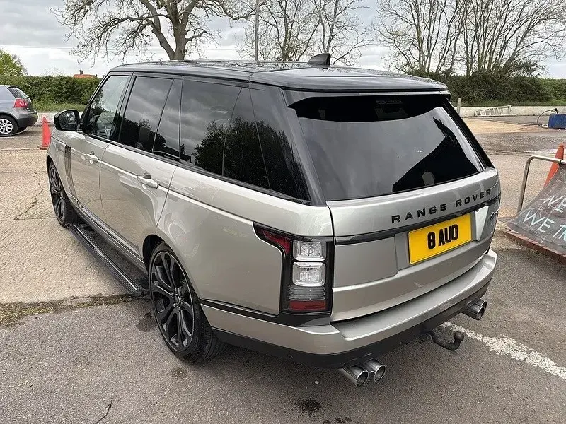 Begagnad Land Rover Range Rover SVAutobiography Dynamic Black 2017 Gul SUV