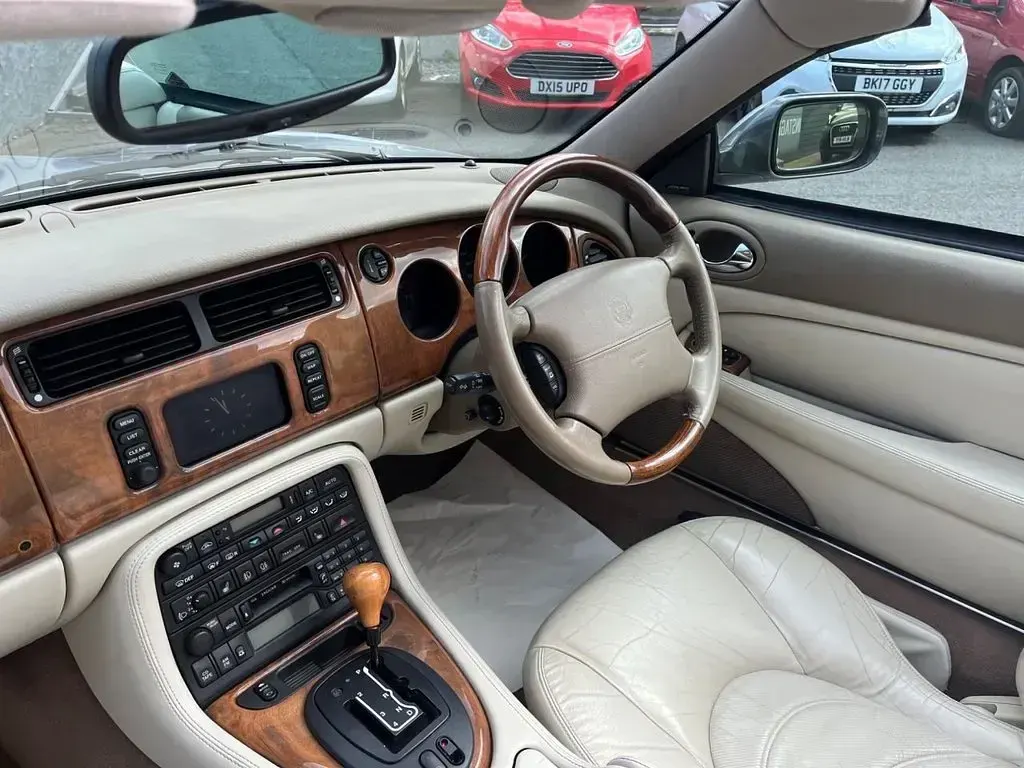 Used Jaguar XKR Supercharged 370 HP (272 kW) 2000 Pink Coupe