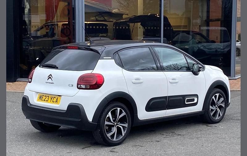 Used Citroën C3 PureTech 108 HP (79 kW) 2023 White Hatchback