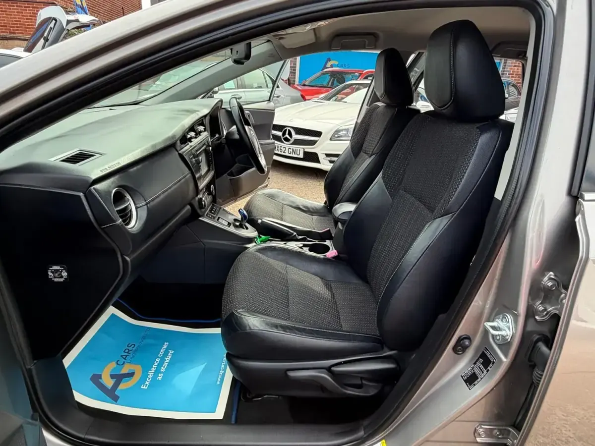 Used Toyota Auris Hybrid 136 HP (100 kW) 2014 Bronze Estate