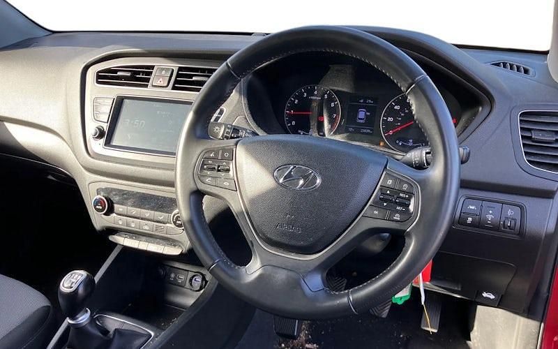 Used Hyundai i20 Premium 100 HP (73 kW) 2019 Red Hatchback