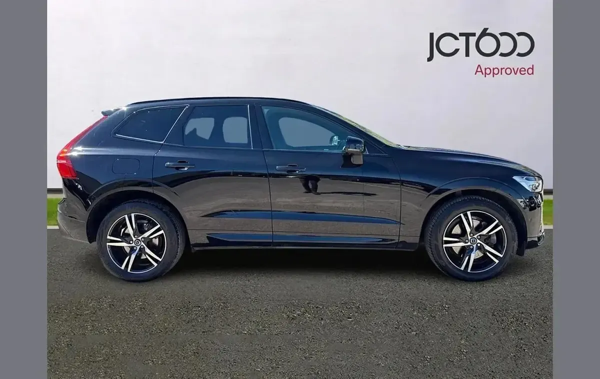 Used Volvo XC60 R-Design 194 HP (142 kW) 2022 Black SUV