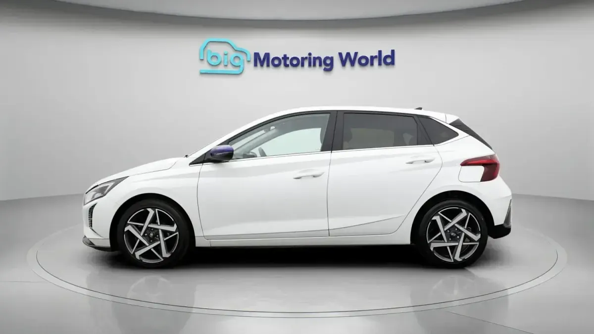 Używany Hyundai i20 Premium 101 KM (74 kW) 2025 Biały Hatchback