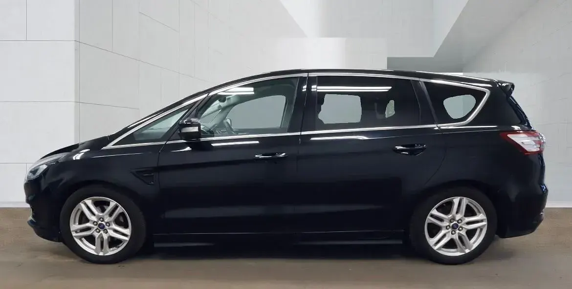 Usado Ford S-MAX Sport 180 HP (132 kW) 2016 Preto Monovolume