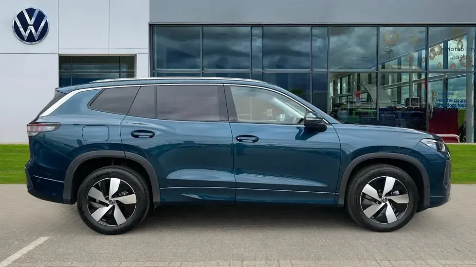 Used VW Tayron Life 204 HP (150 kW) 2026 Nightshade blue metallic SUV