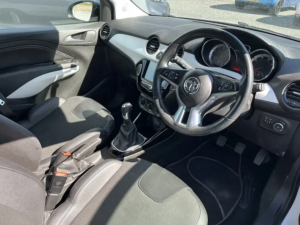 Usado Vauxhall Adam 2017 Blanco Utilitario