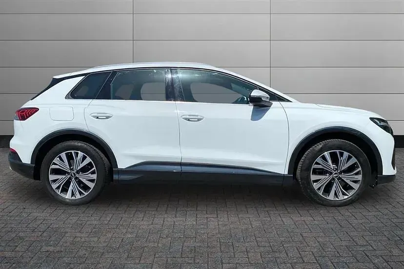 Used Audi Q4 e-tron Sport 125 kW (170 HP) 2021 White SUV