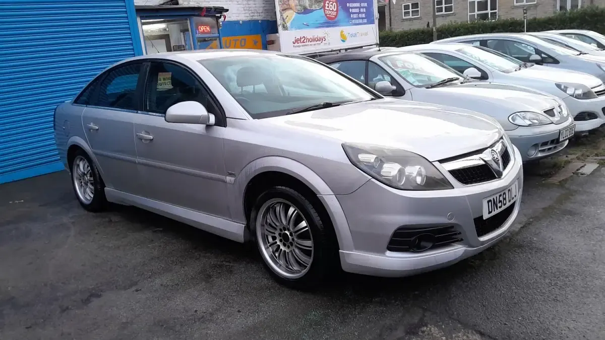 Used Vauxhall Vectra SRi 122 HP (89 kW) 2008 Silver Hatchback