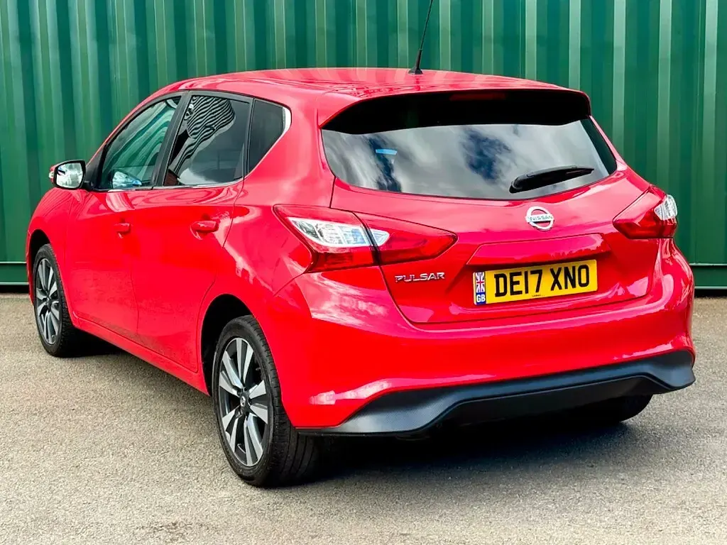 Used Nissan Pulsar N-Connecta 115 HP (84 kW) 2017 Red Hatchback