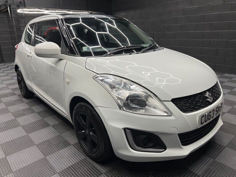 White Used 2012 Suzuki Swift SZ3 Hatchback | £2,795 (Fair price) - Image 1/4