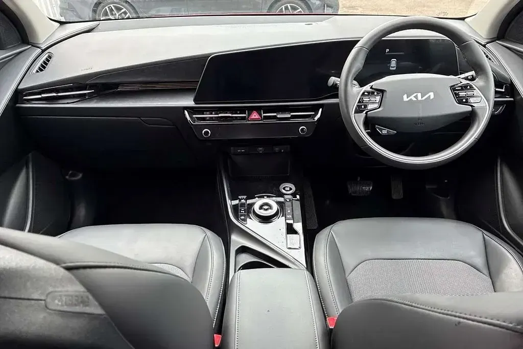 Gebraucht Kia Niro 127 PS (93 kW) 2025 Rot SUV