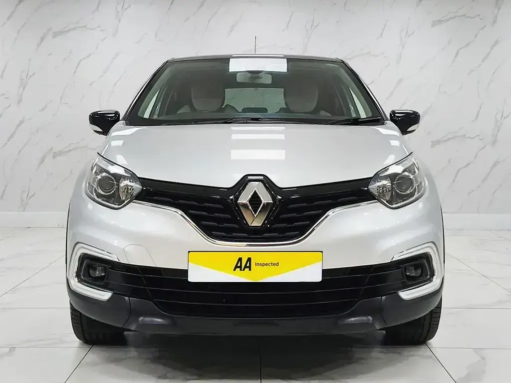 Used Renault Captur Iconic 90 HP (66 kW) 2019 Silver/black SUV