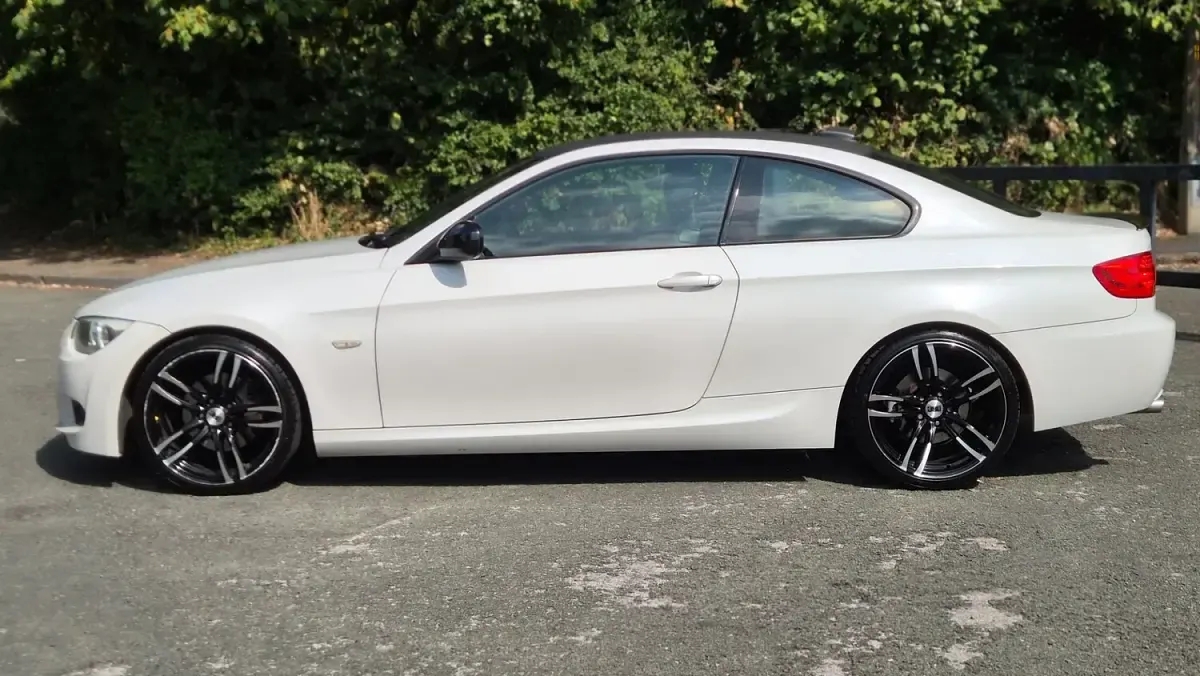 Used BMW 320 Sport Line 2011 White Coupe