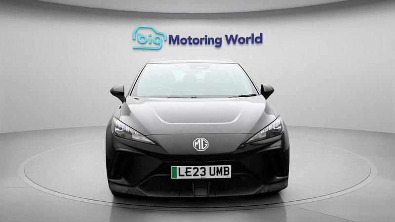 Begagnad MG MG4 EV SE 319 kW (435 HK) 2023 Halvkombi