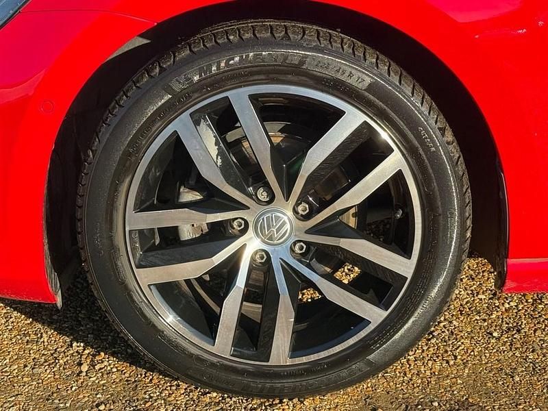 Used VW Golf VII SE 110 HP (80 kW) 2018 Red Hatchback