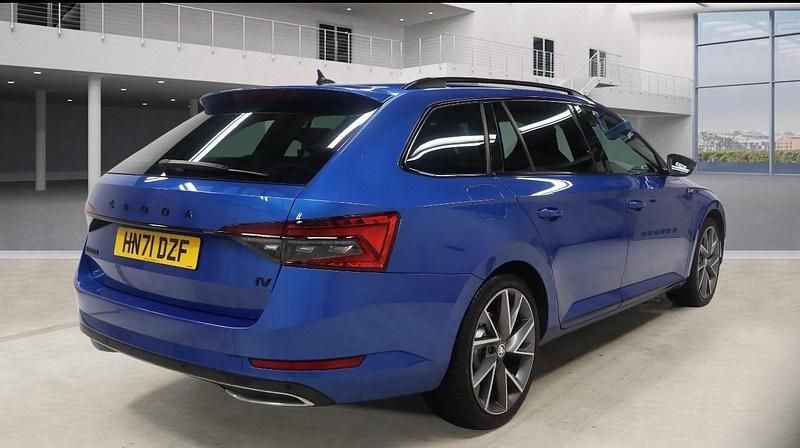 Used Skoda Superb SportlinePlus 218 HP (160 kW) 2021 Blue Estate