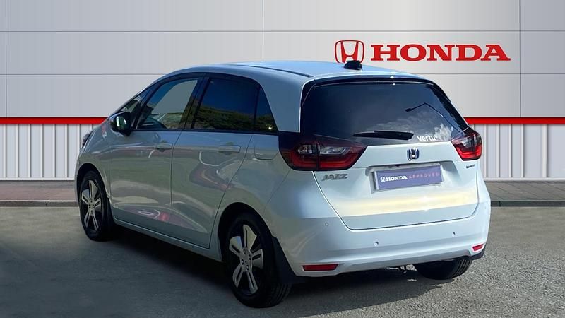 Second-hand Honda Jazz Hybrid 109 CP (80 kW) 2022 Alb Hatchback