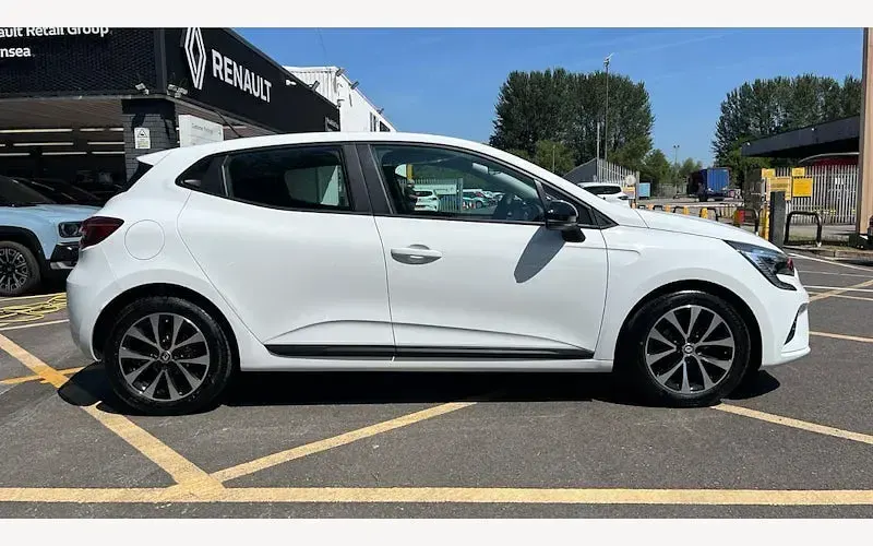 Used Renault Clio Evolution 90 HP (66 kW) 2023 Solid  glacier white  Hatchback