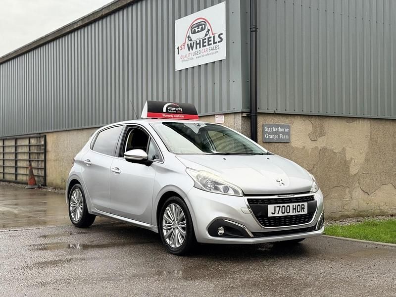 Używany Peugeot 208 Allure 2018 Srebrny Hatchback