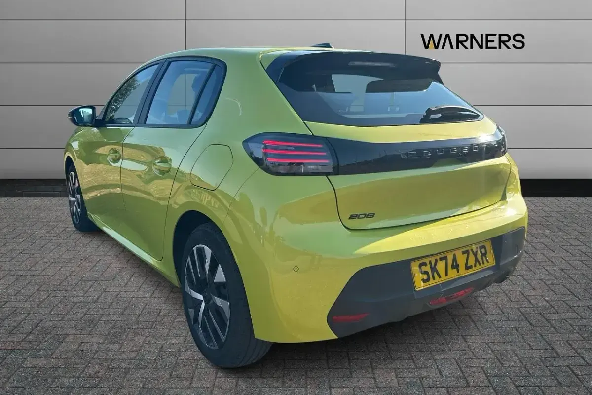 Used Peugeot 208 Active 74 HP (54 kW) 2024 Yellow Hatchback