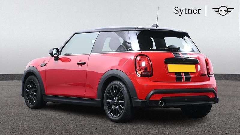 Używany Mini Cooper Classic 134 KM (98 kW) 2023 Czerwony Hatchback