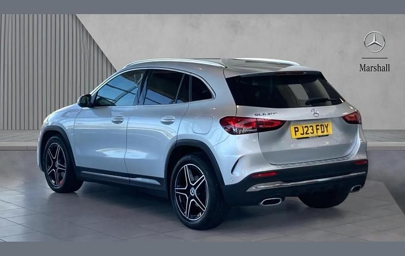 Usado Mercedes GLA200 Executive 161 HP (118 kW) 2023 Prateado SUV