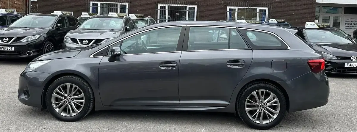 Used Toyota Avensis Business Edition 112 HP (82 kW) 2016 Grey Estate