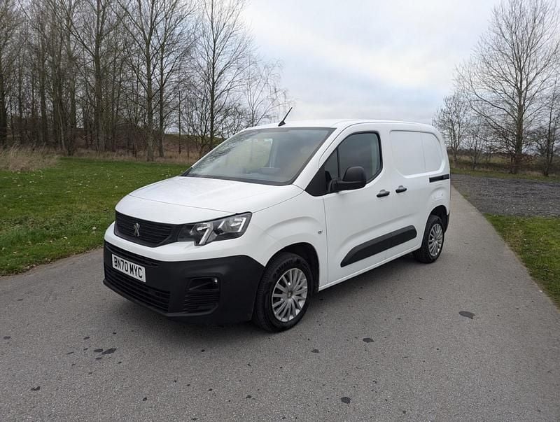 White Used 2020 Peugeot Partner MPV | £4,950 (Good price) - Image 1/4