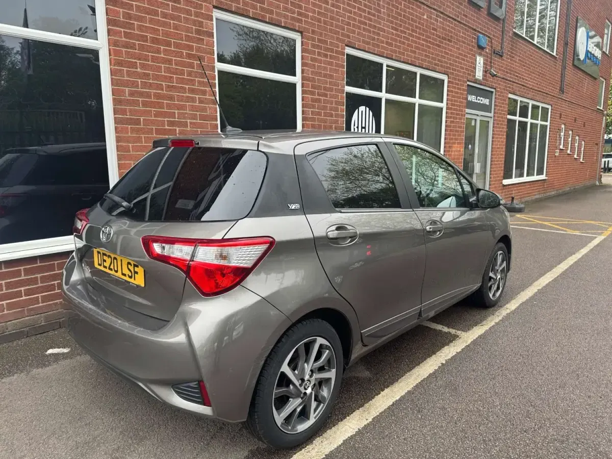 Używany Toyota Yaris 2020 Brązowy Hatchback