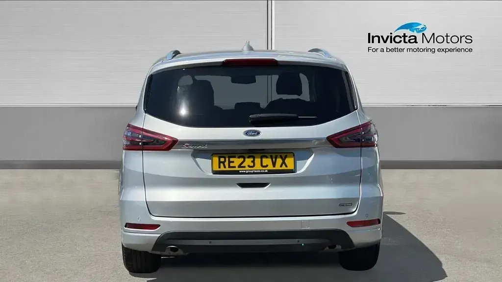 Used Ford S-MAX Titanium 190 HP (139 kW) 2023 Silver MPV